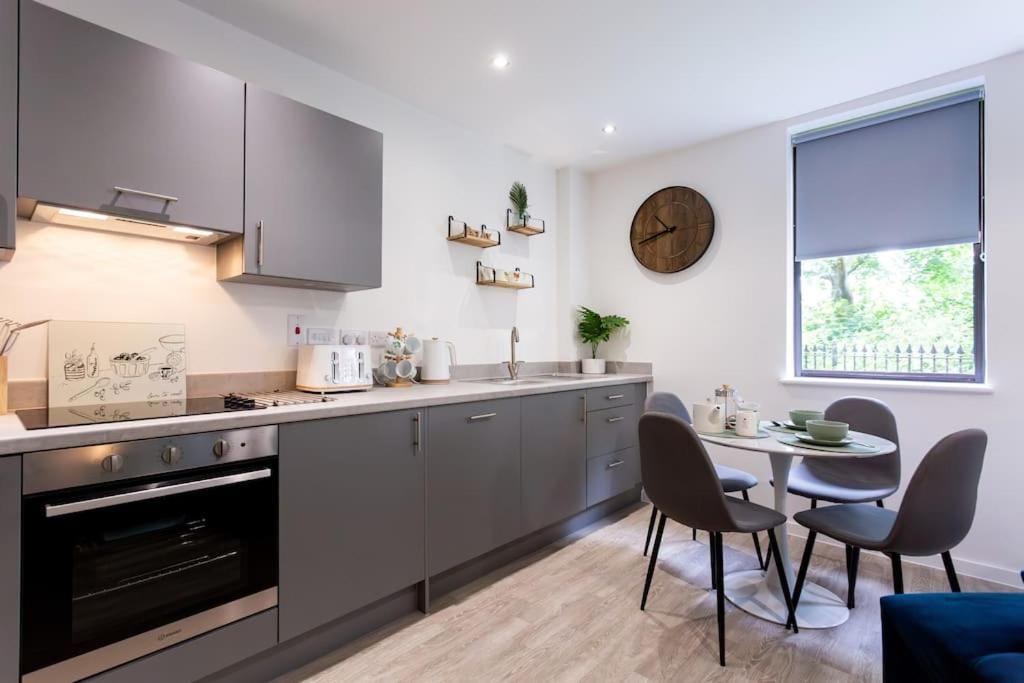 Polly'S Place Apartment Taunton & Free Off Road Parking & Wifi Dış mekan fotoğraf