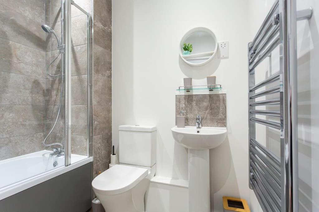 Polly'S Place Apartment Taunton & Free Off Road Parking & Wifi Dış mekan fotoğraf